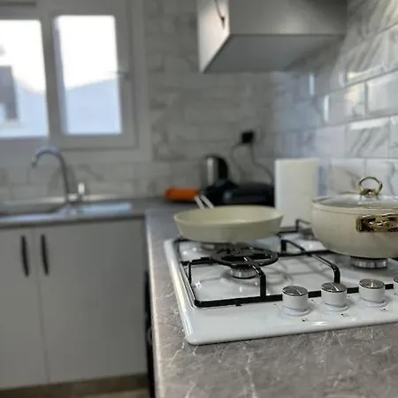 Brand New Renovated 1 Bedroom 3a Apartman *