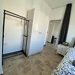 דירה Brand New Renovated 1 Bedroom 3a *