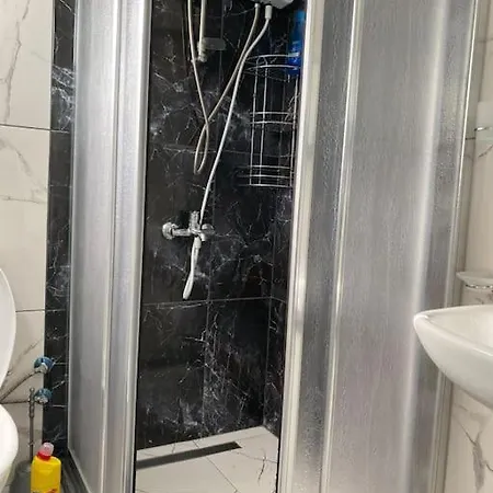 Apartment Brand New Renovated 1 Bedroom 3a *