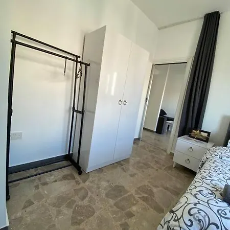 Apartment Brand New Renovated 1 Bedroom 3a *